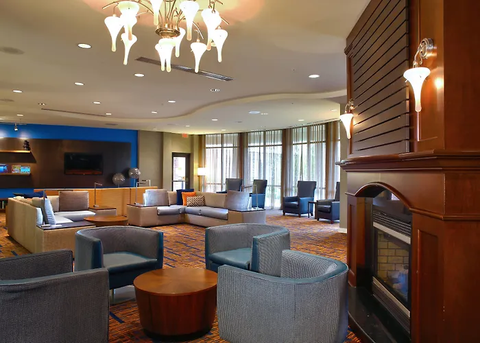 Courtyard By Marriott Hamilton